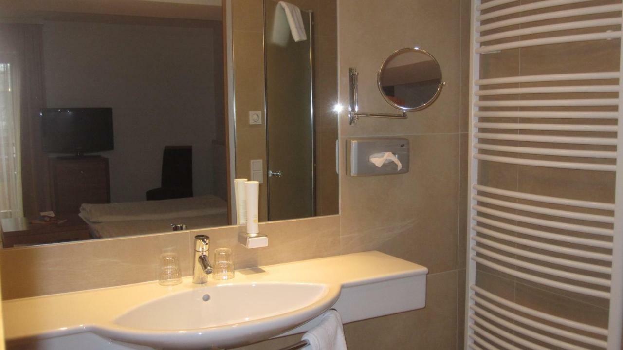 Hotel Badhaus Zell am See Room photo